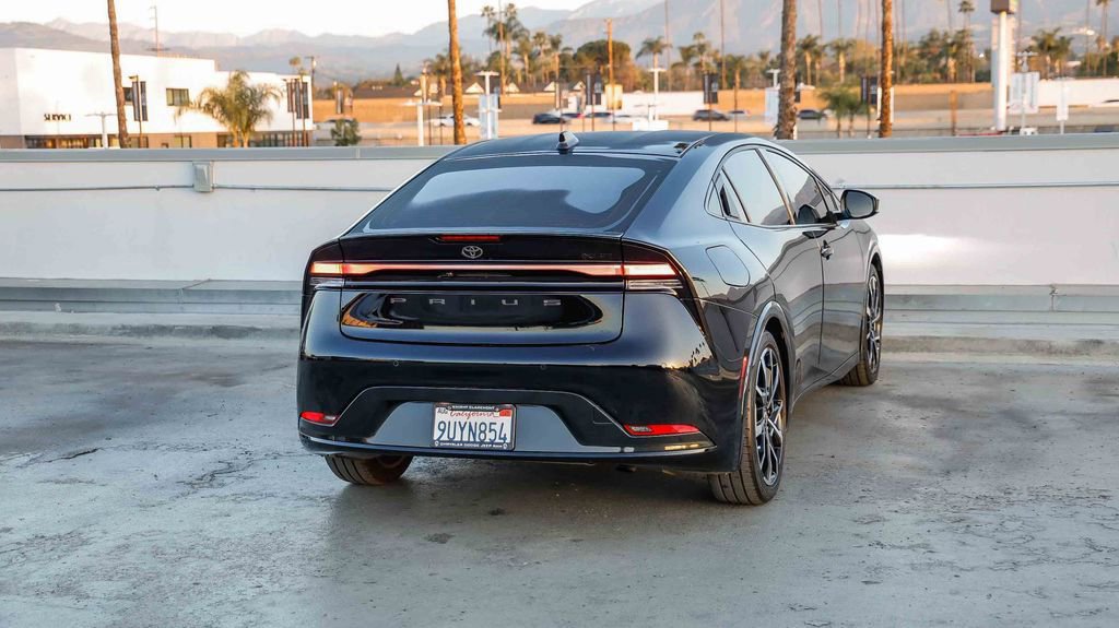 Used 2025 Toyota Prius Plug-In Hybrid image 9