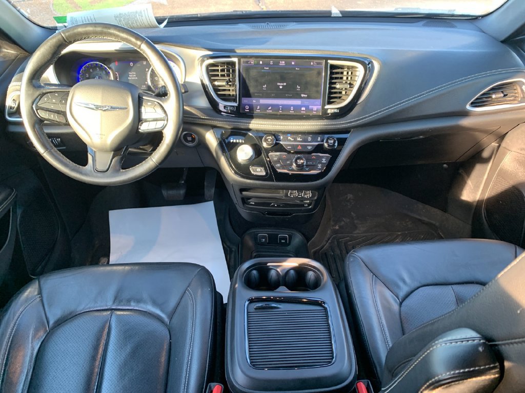 Used 2021 Chrysler Pacifica Touring-L w/ Uconnect Theater Family Group FWD image 16