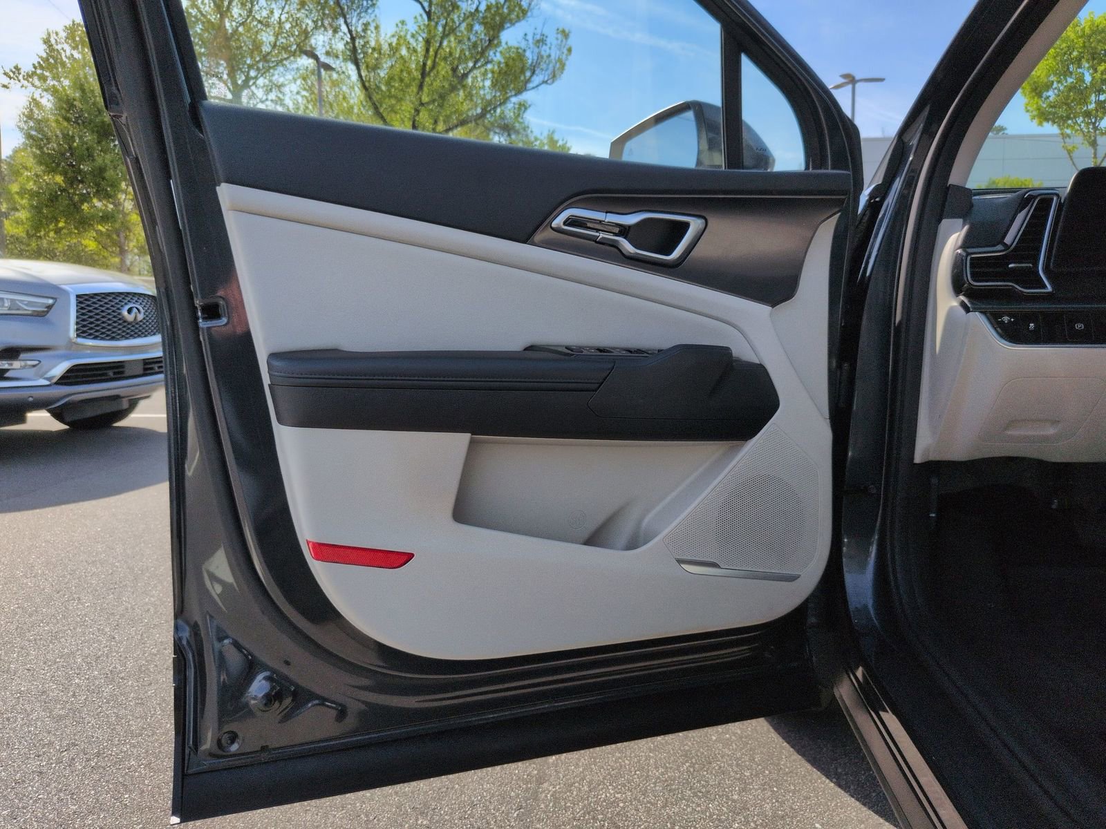 Used 2024 Kia Sportage EX image 12