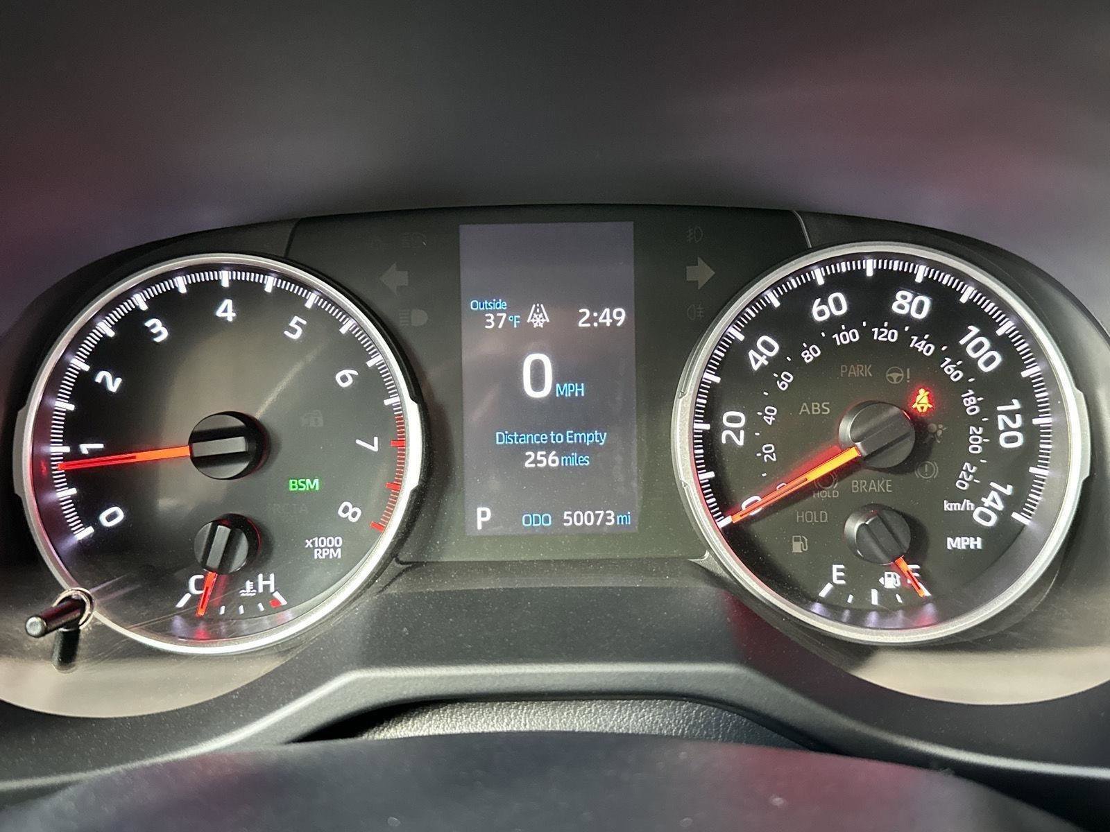 Used 2022 Toyota RAV4 XLE Premium image 14