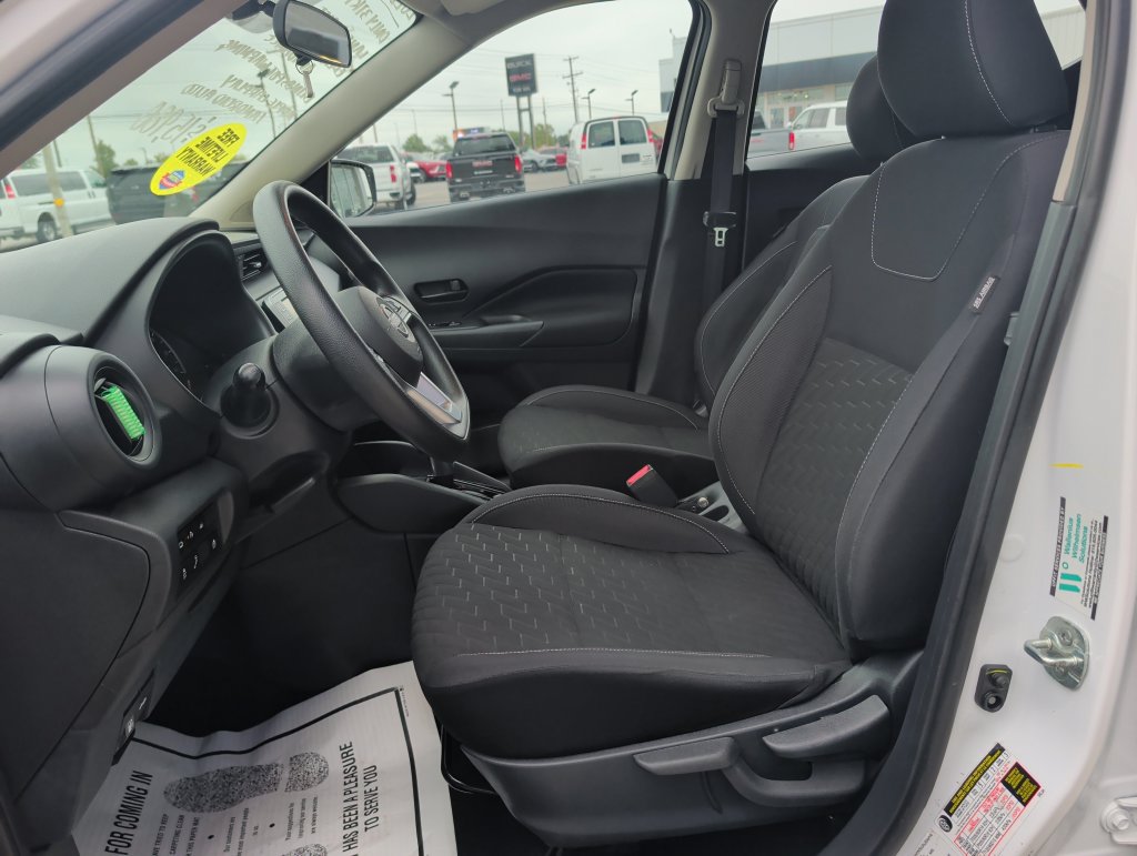 Used 2022 Nissan Kicks S FWD image 8