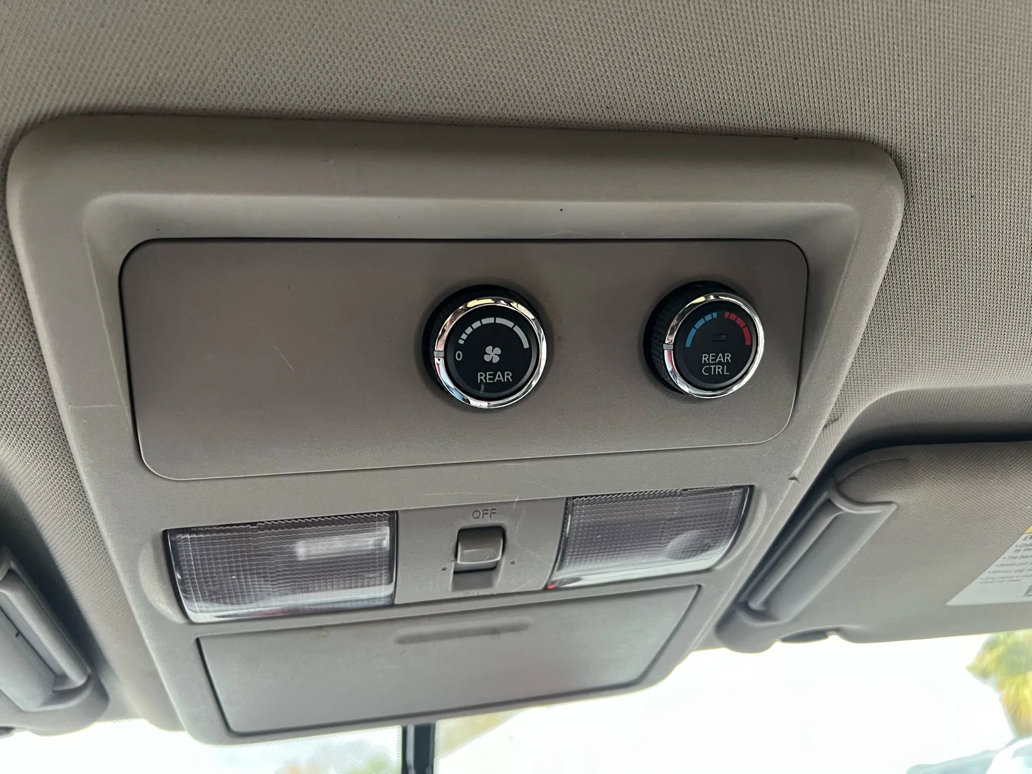 Used 2011 Nissan Pathfinder SV RWD image 13
