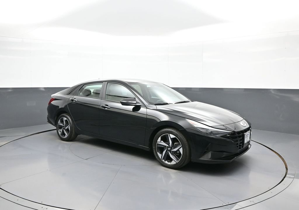 Used 2023 Hyundai Elantra SEL w/ Convenience Package FWD image 4