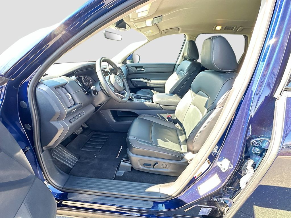 Used 2023 Nissan Pathfinder SL image 24