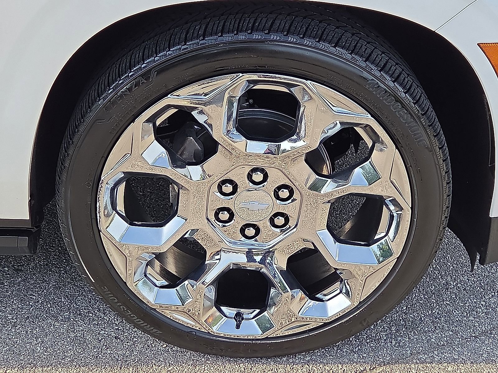 Used 2025 Chevrolet Tahoe High Country AWD/4WD image 7