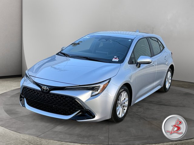 Used 2025 Toyota Corolla SE FWD image 3