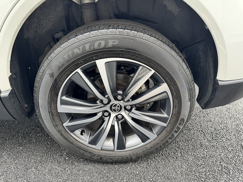 Certified 2023 Toyota Venza LE AWD/4WD image 20