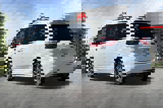 Used 2018 Toyota Sienna XLE FWD image 6