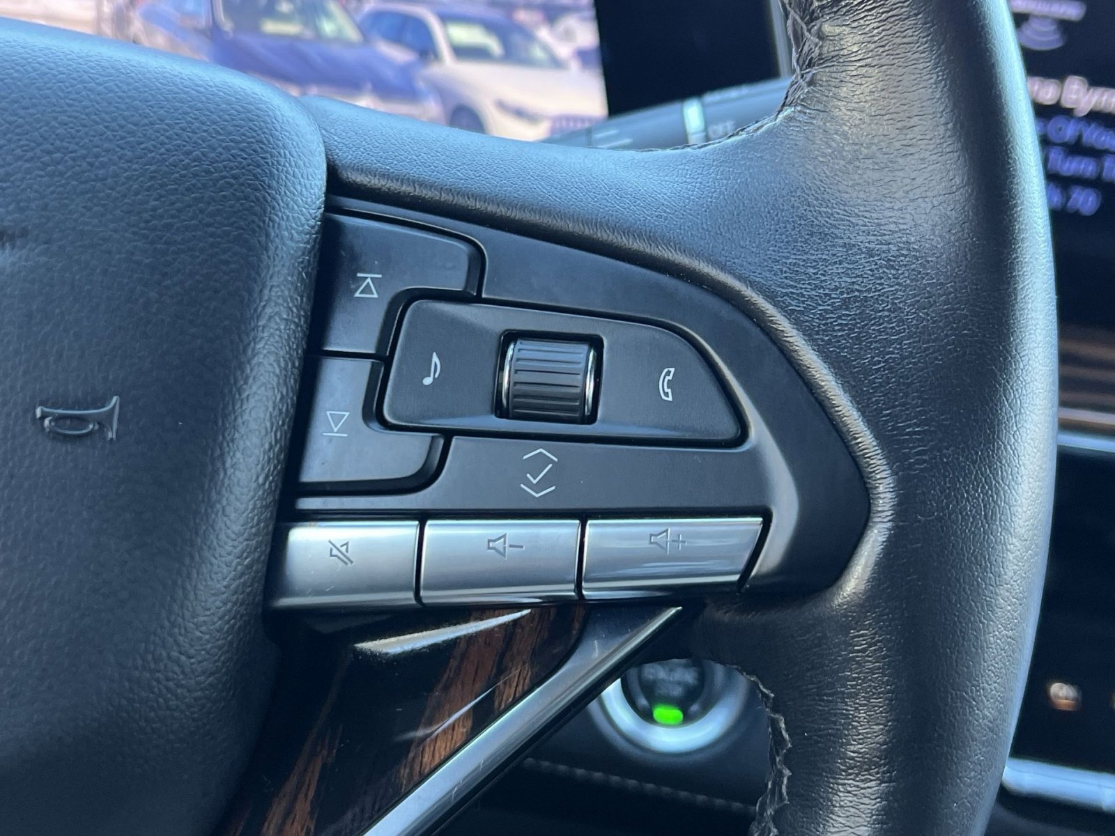 Used 2023 Cadillac Escalade ESV Premium Luxury image 30