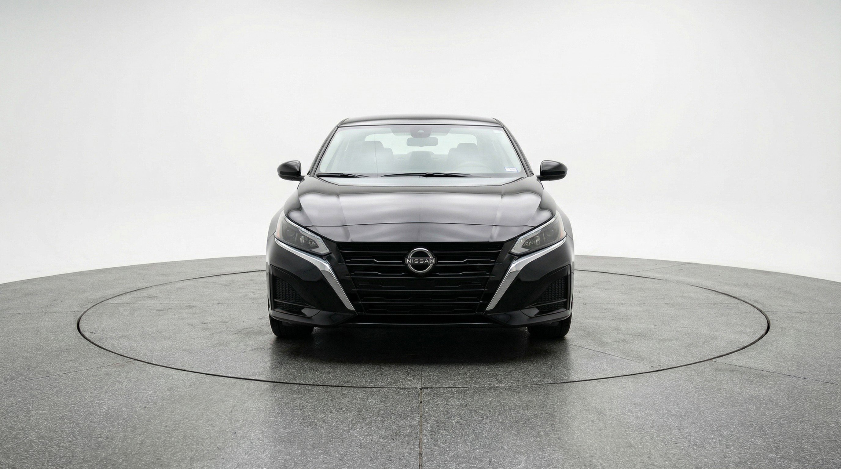 Used 2025 Nissan Altima 2.5 SV FWD image 2