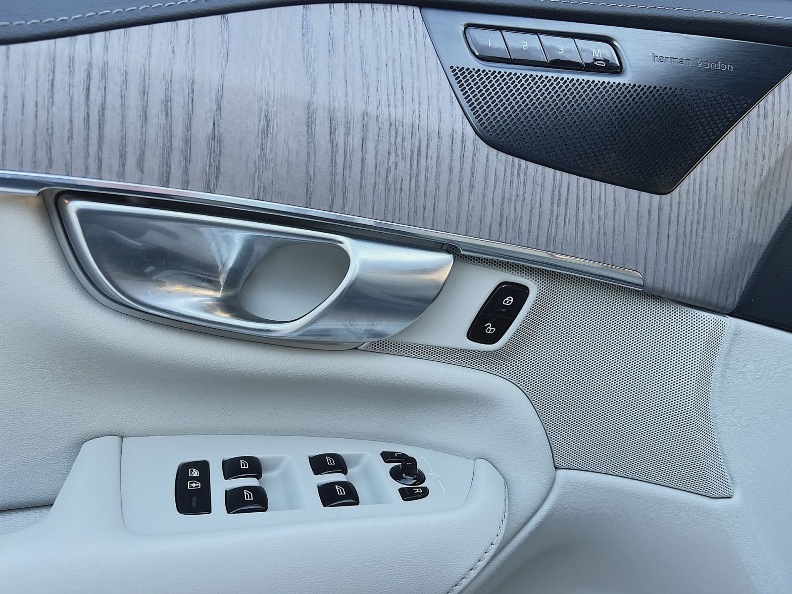 Certified 2022 Volvo XC90 T6 Inscription w/ Climate Package image 15