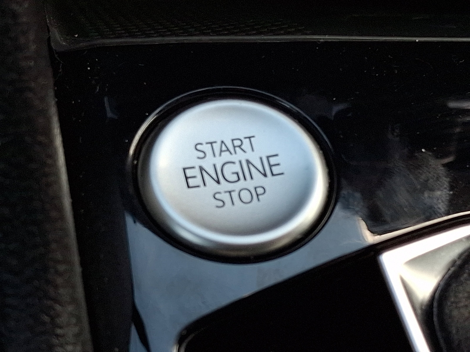 Used 2022 Volkswagen Taos SEL image 24