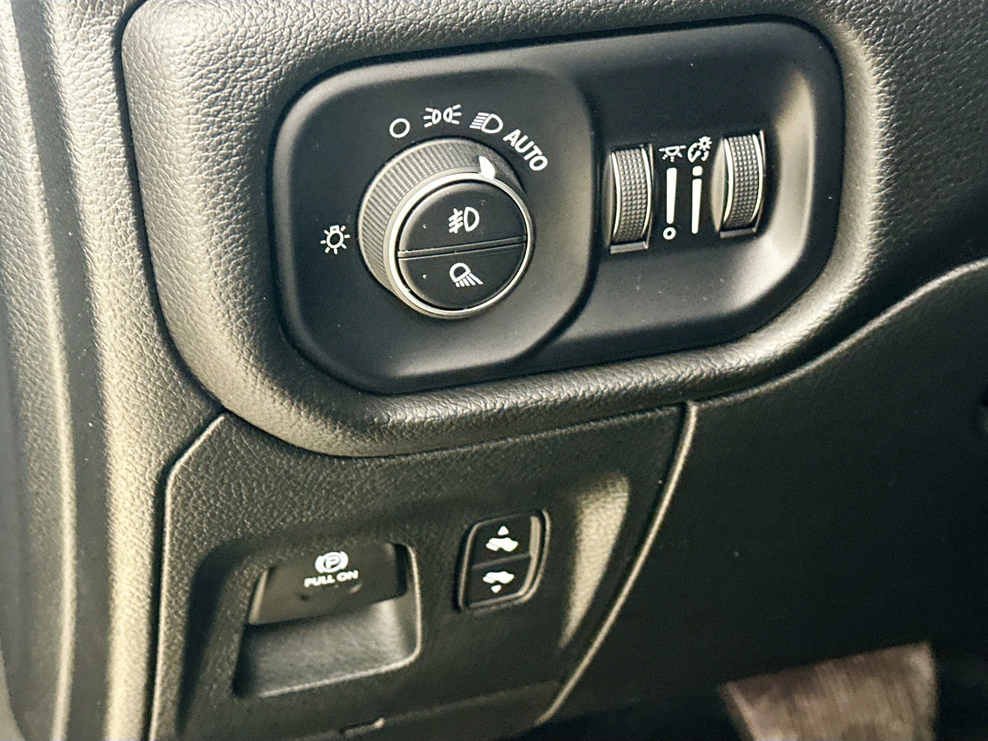 Certified 2023 RAM 1500 Laramie AWD/4WD image 10