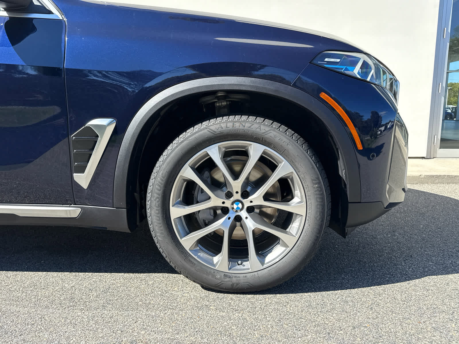 New 2026 BMW X5 xDrive40i w/ Climate Comfort Package image 9