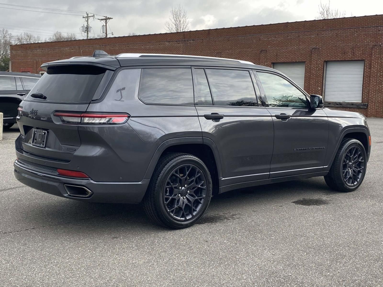 Used 2023 Jeep Grand Cherokee L Summit w/ High Altitude Package image 7