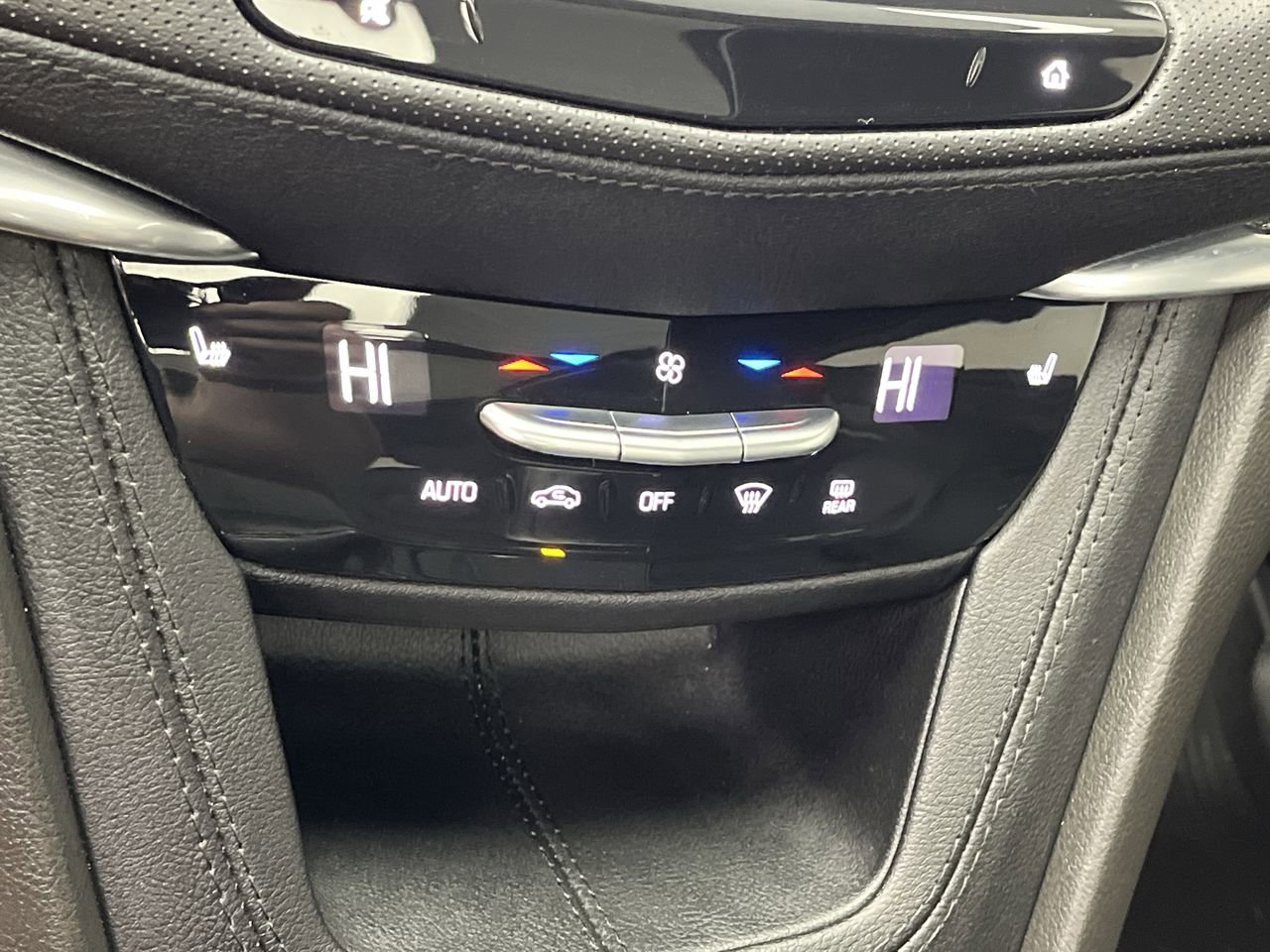 Certified 2024 Cadillac XT5 Sportv w/ LPO, Floor Liner Package AWD/4WD image 24