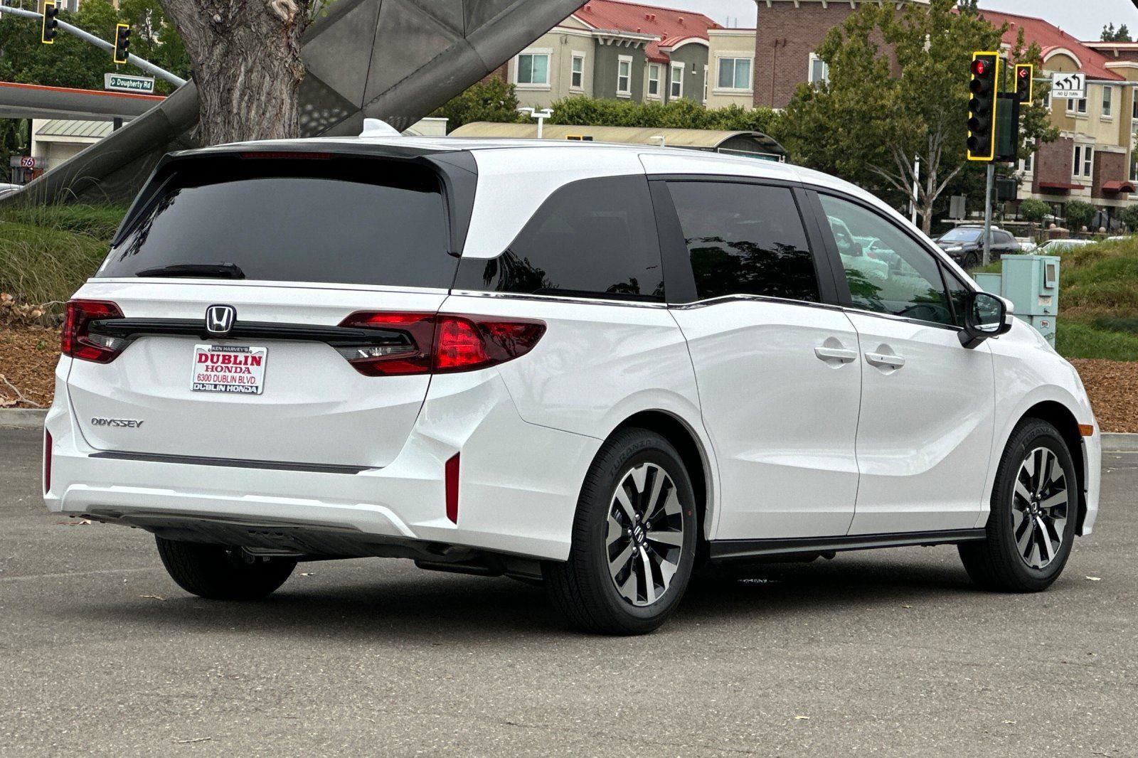 New 2026 Honda Odyssey EX-L image 4