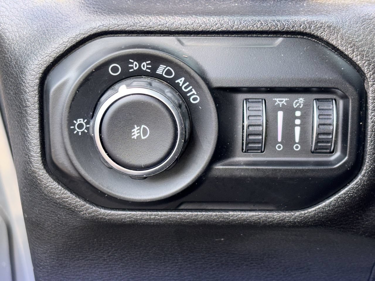 Used 2019 Jeep Wrangler Unlimited Sport S AWD/4WD image 16