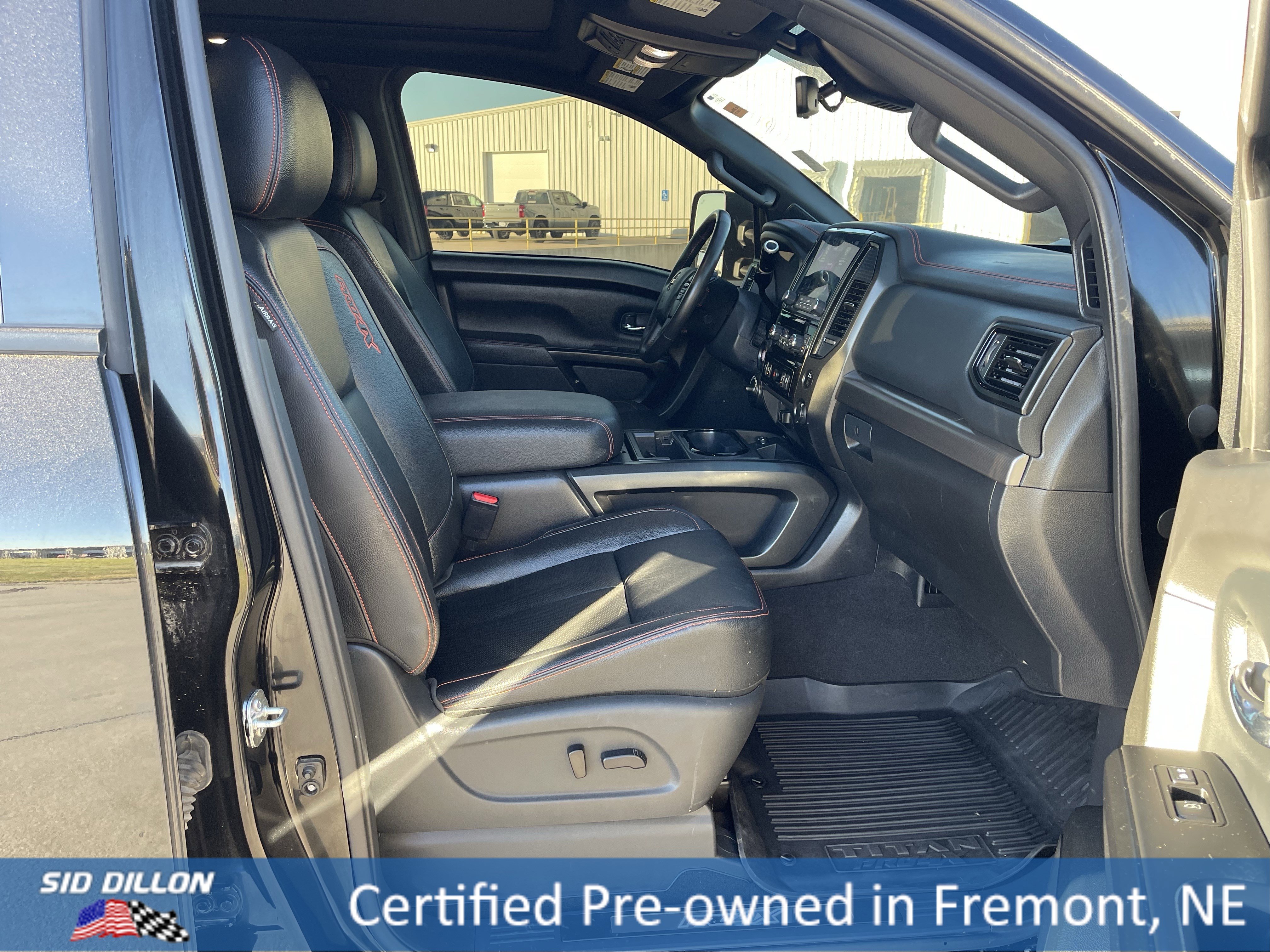 Used 2024 Nissan Titan PRO-4X w/ Pro-4x Convenience Package image 11