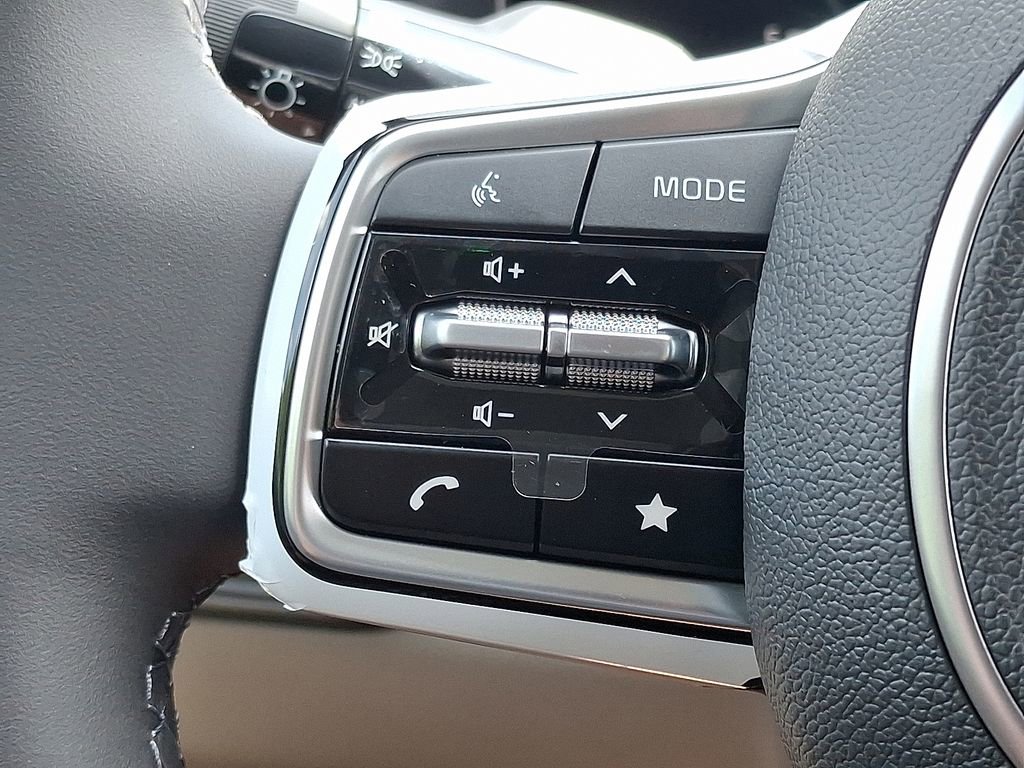 New 2026 Kia Carnival EX image 17