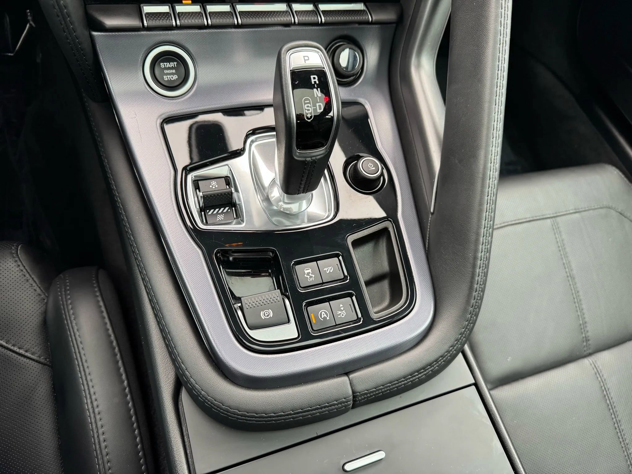 Used 2023 Jaguar F-TYPE Coupe image 35