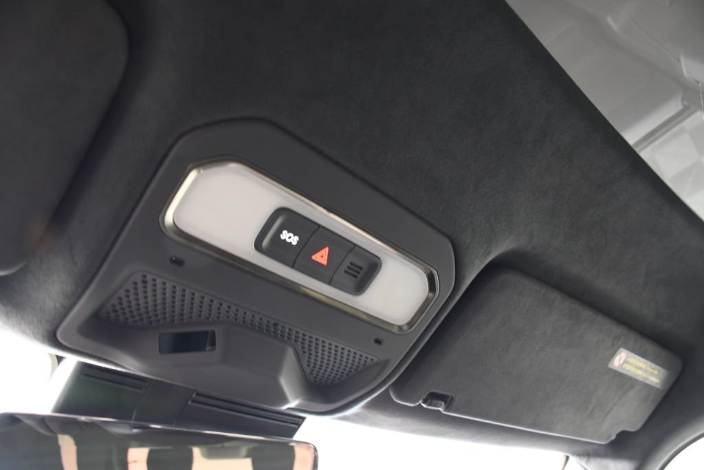 Used 2023 Rivian R1S Adventure AWD/4WD image 32