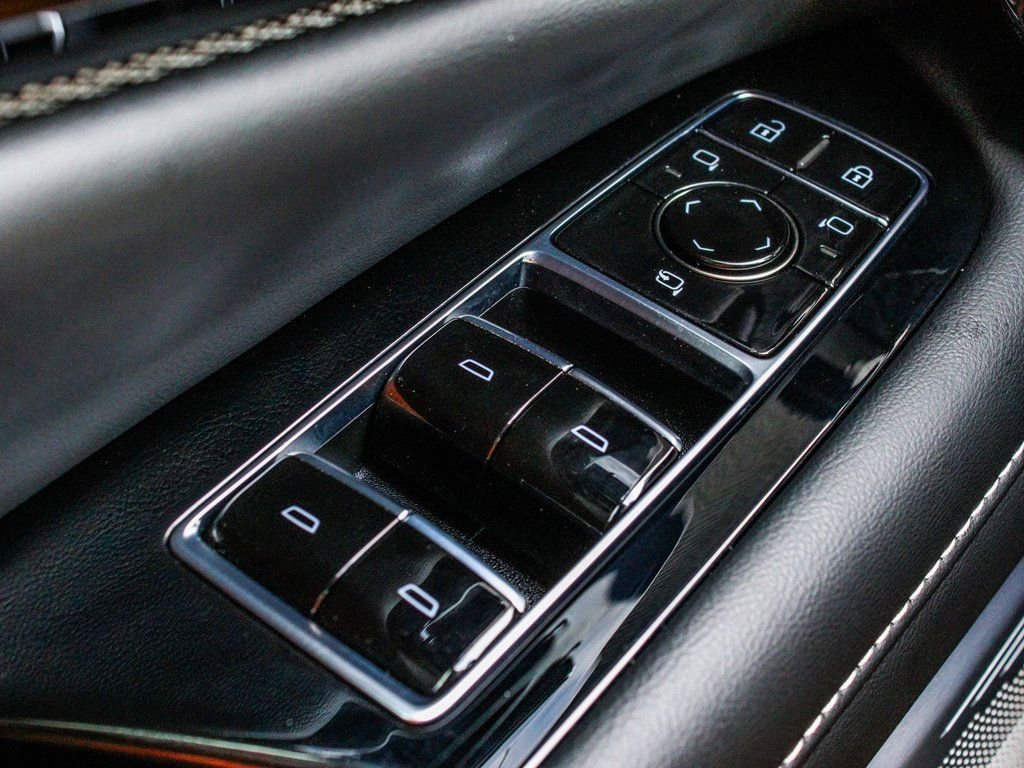 Used 2025 Cadillac Optiq Luxury 1 image 10