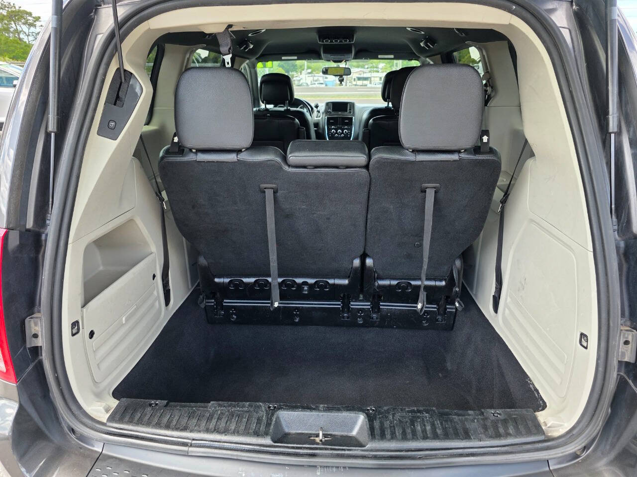 Used 2017 Dodge Grand Caravan SXT FWD image 11
