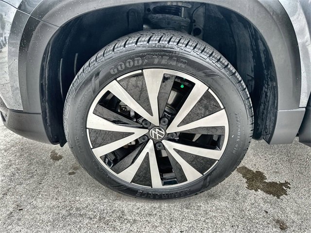 Used 2024 Volkswagen Taos SE image 19