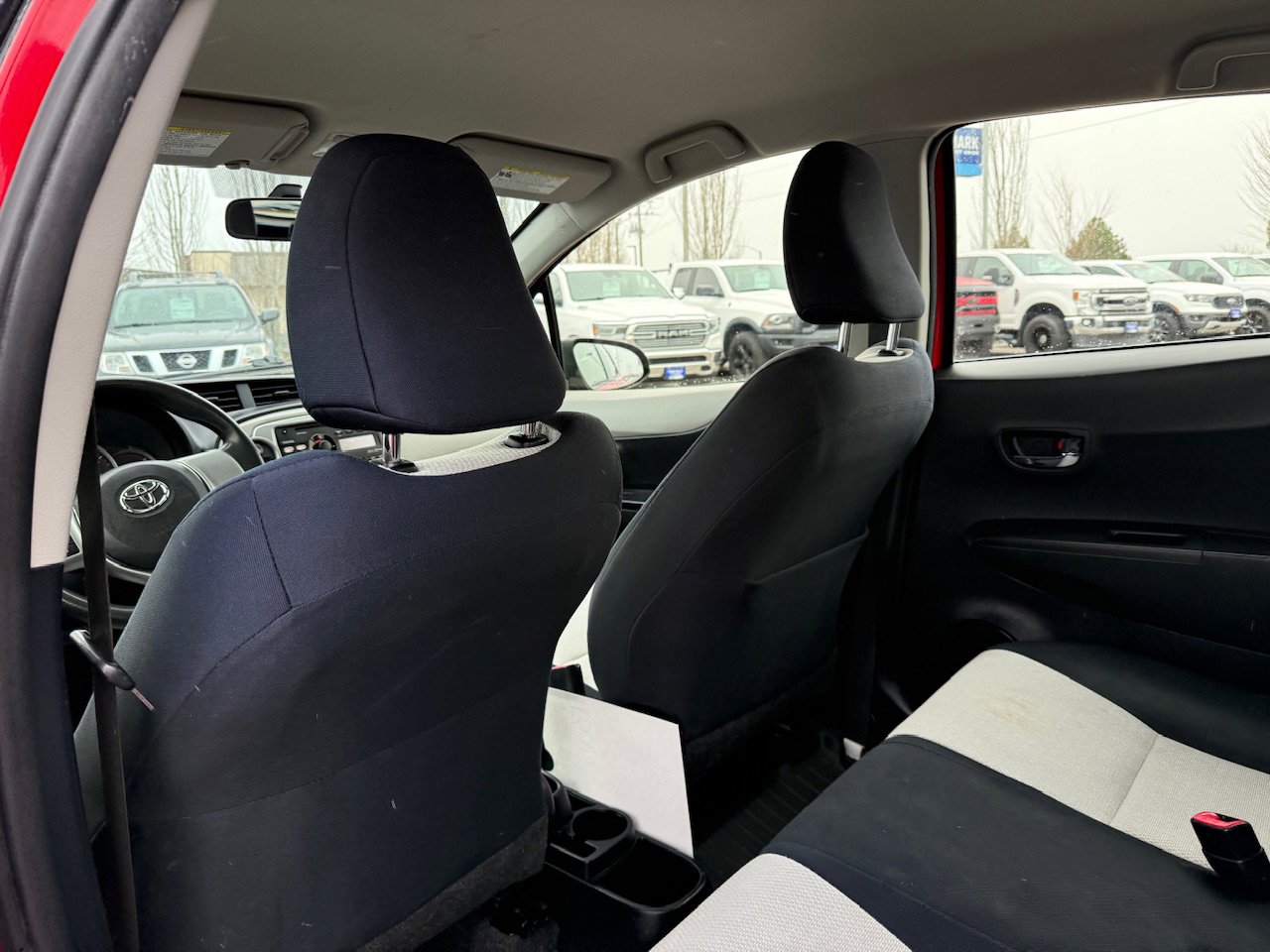 Used 2013 Toyota Yaris LE image 31