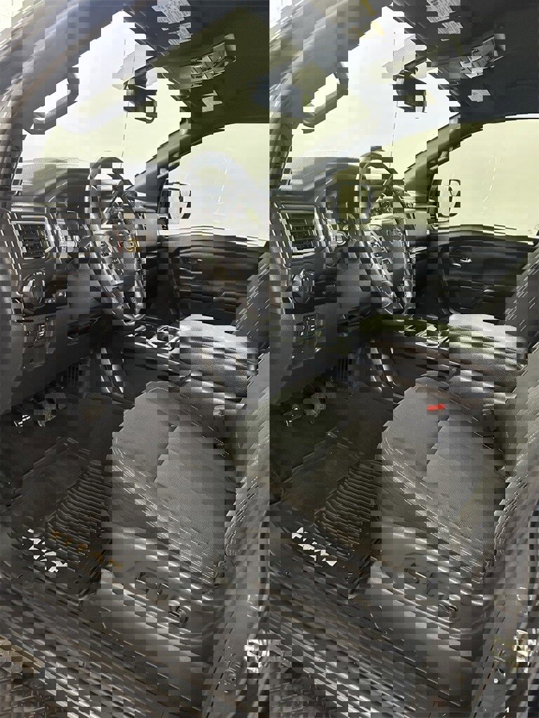 Used 2019 Nissan Titan SV w/ SV Convenience Package image 10