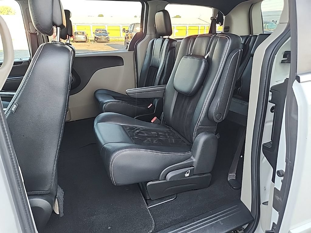 Used 2017 Dodge Grand Caravan SXT FWD image 28