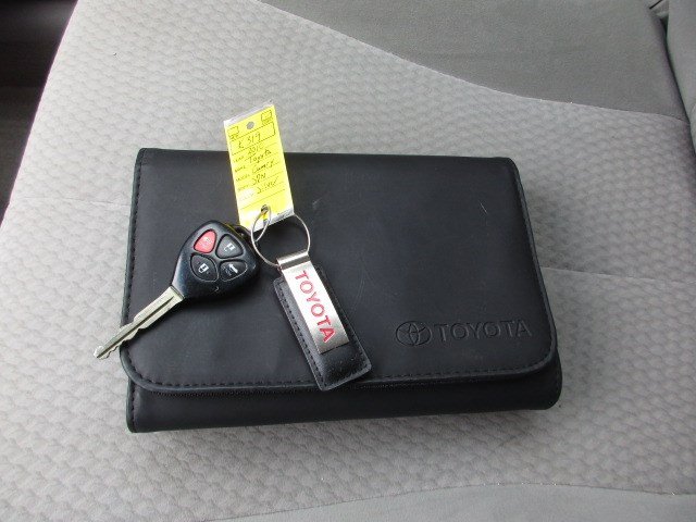 Used 2010 Toyota Camry LE FWD image 27