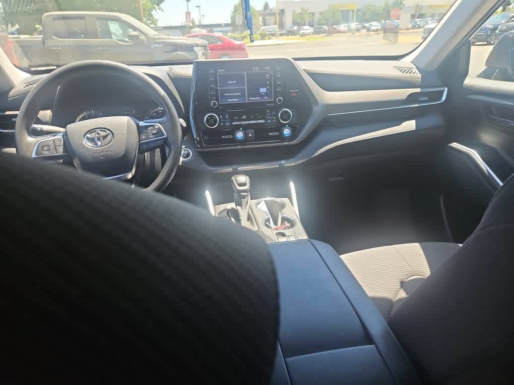 Used 2021 Toyota Highlander L FWD image 11