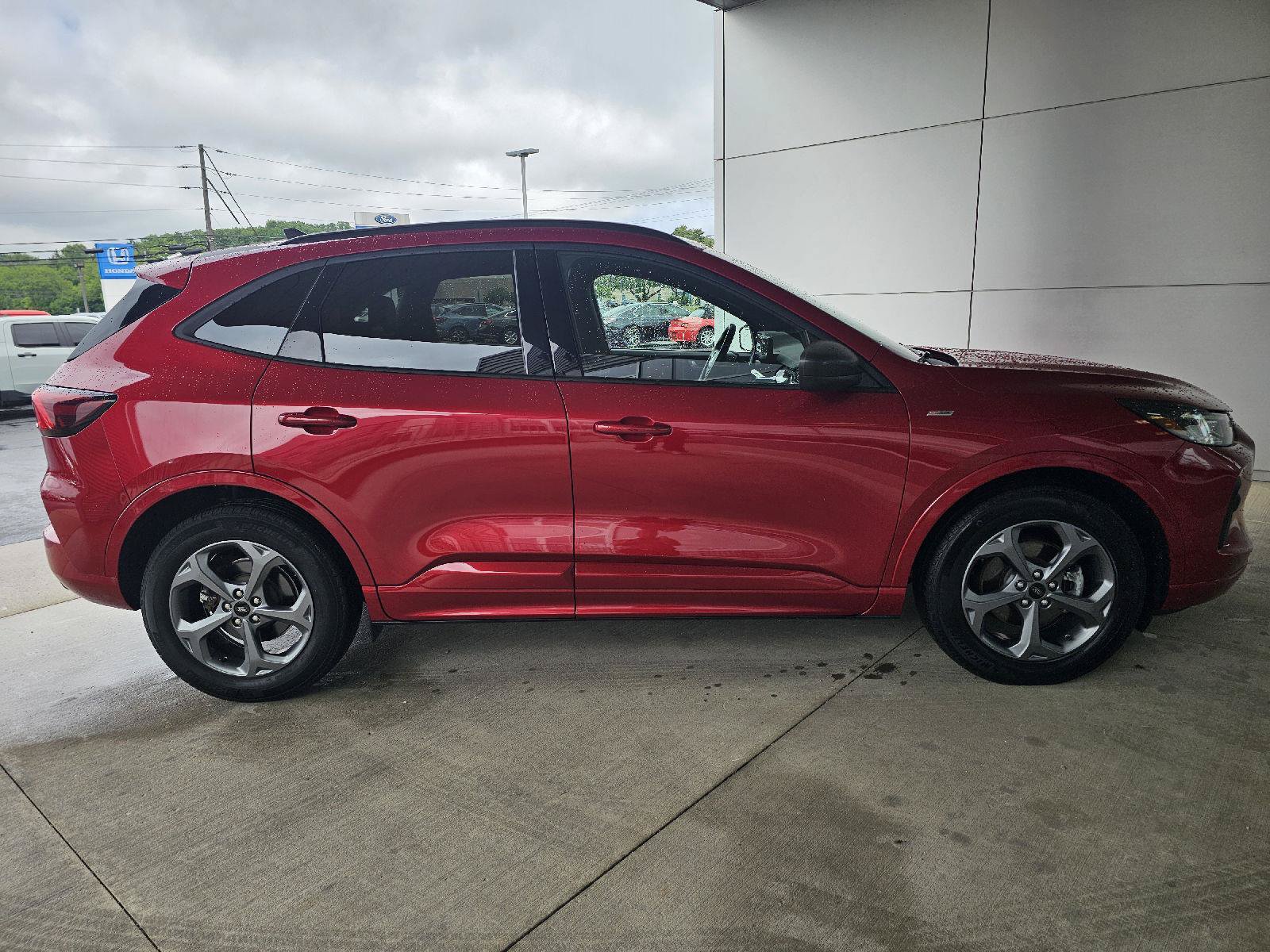 Used 2024 Ford Escape ST-Line w/ Tech Pack #1 FWD image 6