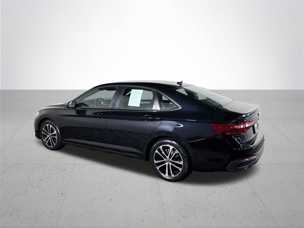 Certified 2025 Volkswagen Jetta Sport FWD image 9
