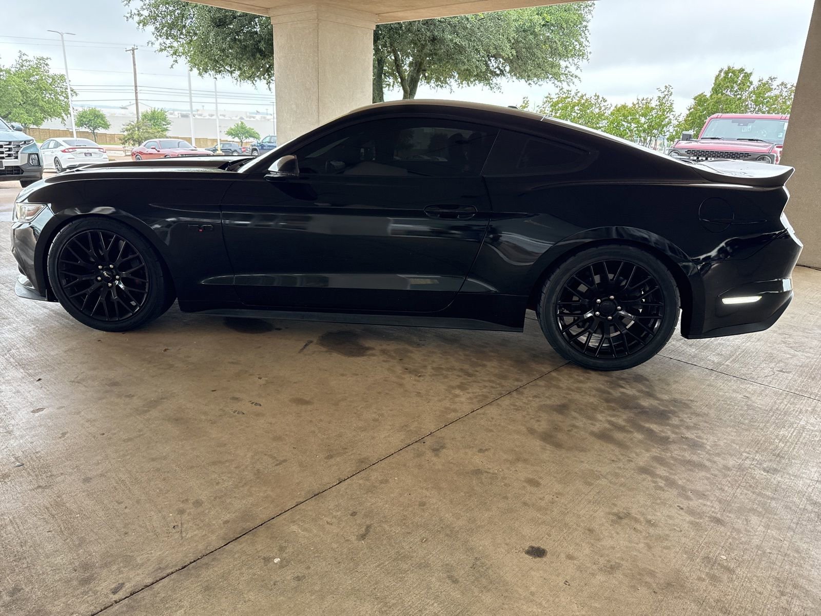 Used 2017 Ford Mustang GT Premium w/ GT Performance Package image 4