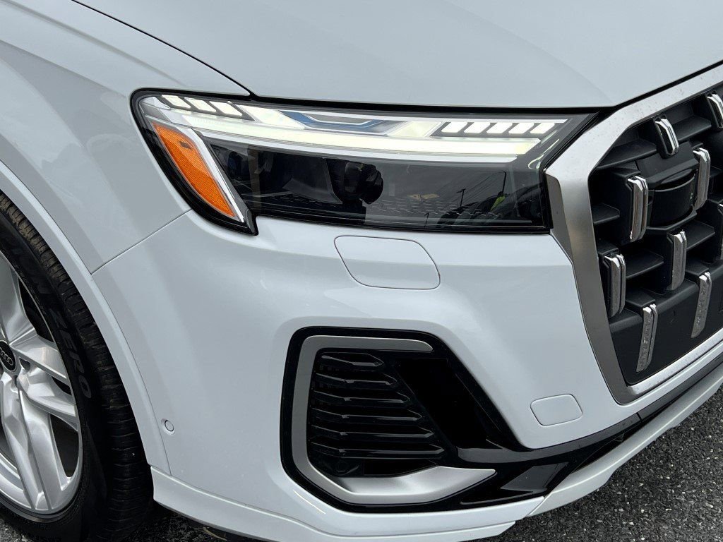Used 2025 Audi Q7 3.0T Prestige w/ Prestige Package image 9