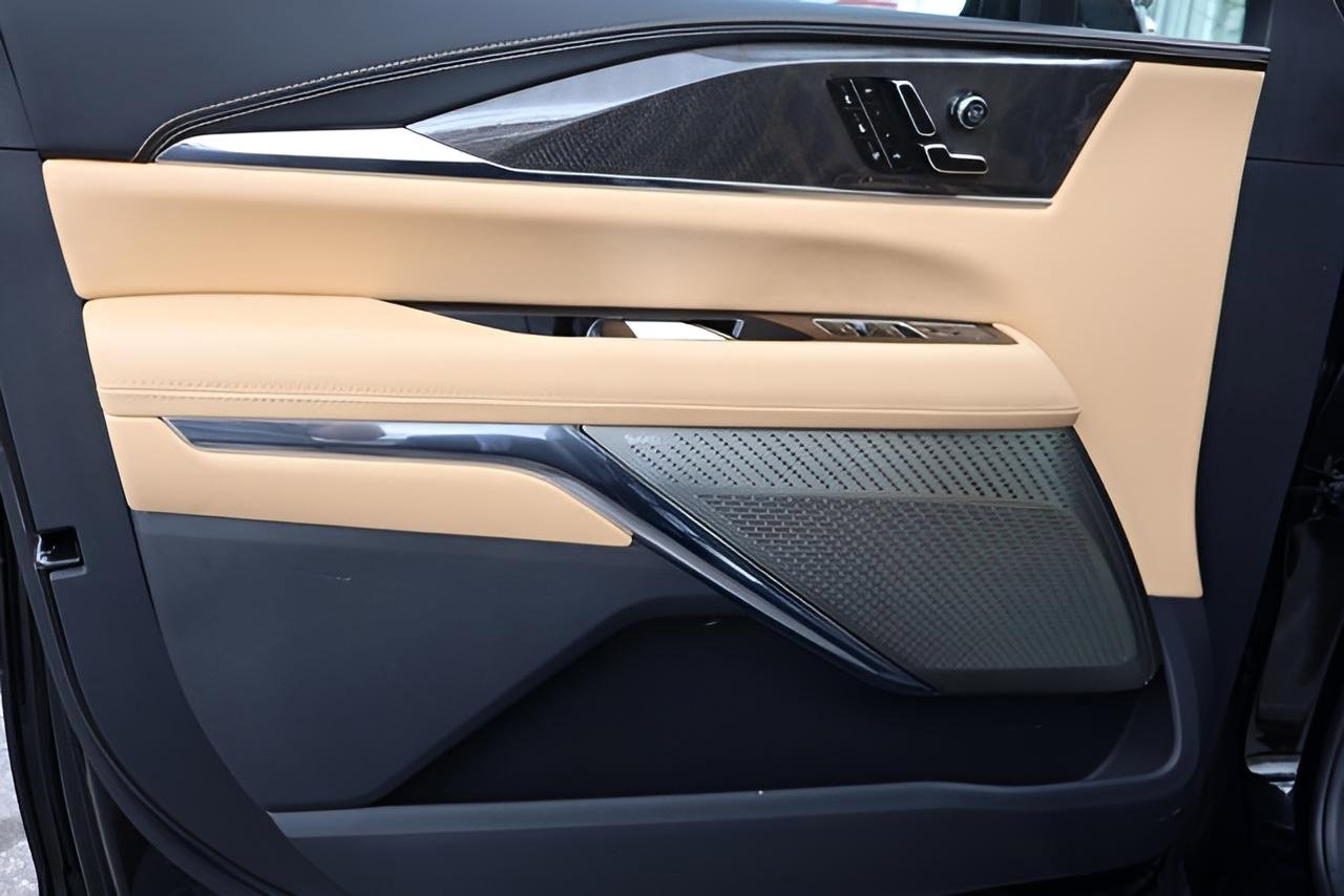 New 2025 Cadillac Escalade IQ Luxury 2 w/ LPO, Premium Carpet Package image 28