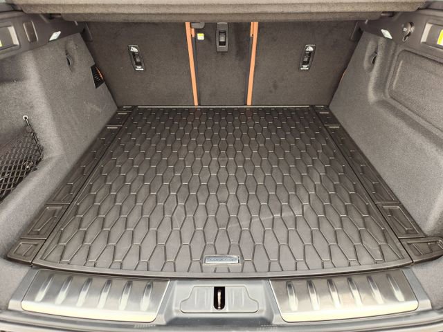 Used 2026 Jaguar F-PACE R-Dynamic S image 31