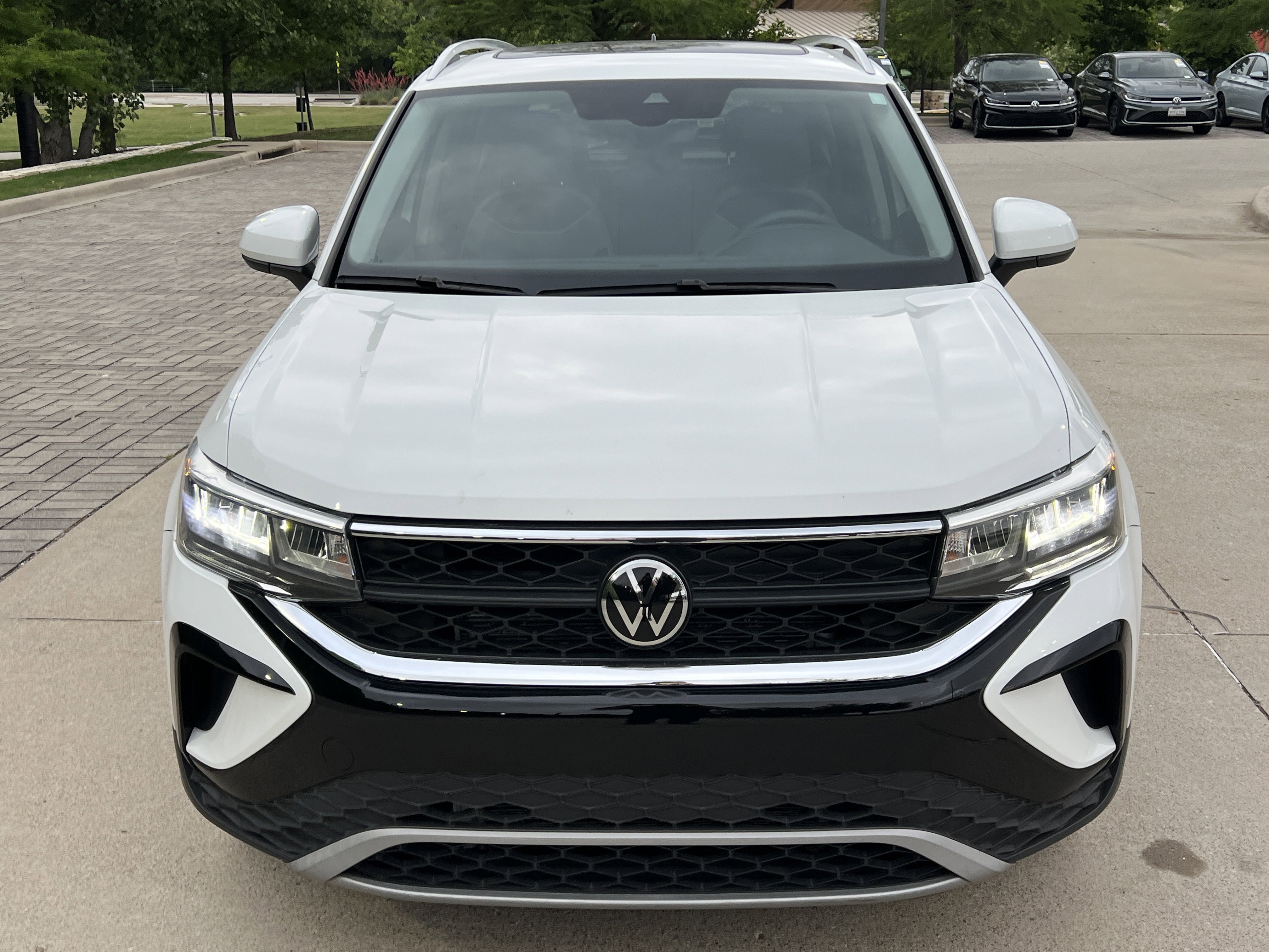 Certified 2023 Volkswagen Taos SE w/ Panoramic Sunroof Package FWD image 3