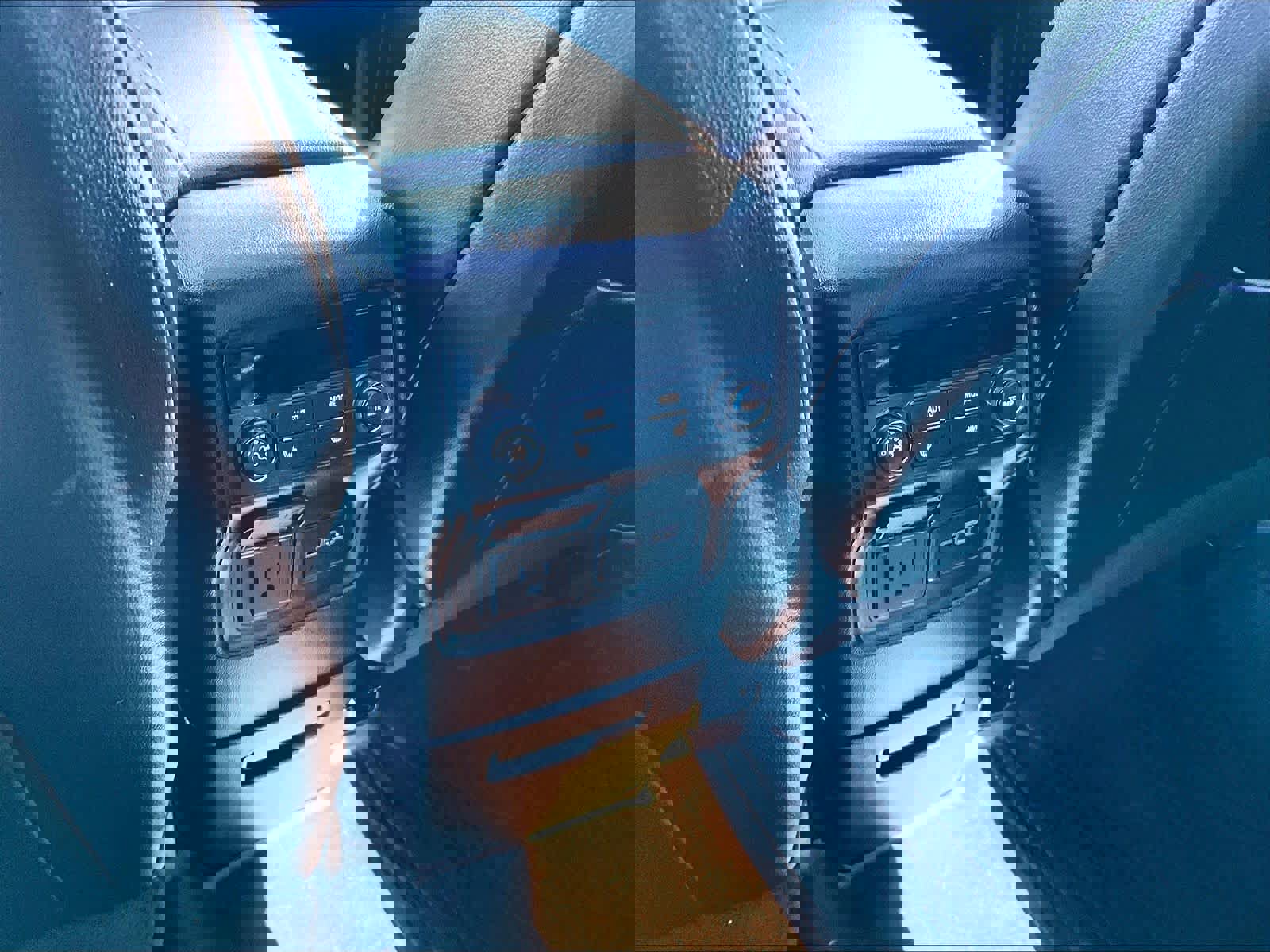 Used 2023 GMC Acadia SLT w/ Elevation Edition image 29