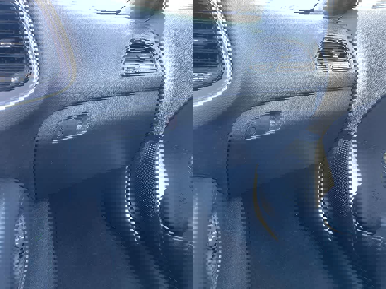 Used 2022 Dodge Challenger SXT RWD image 16