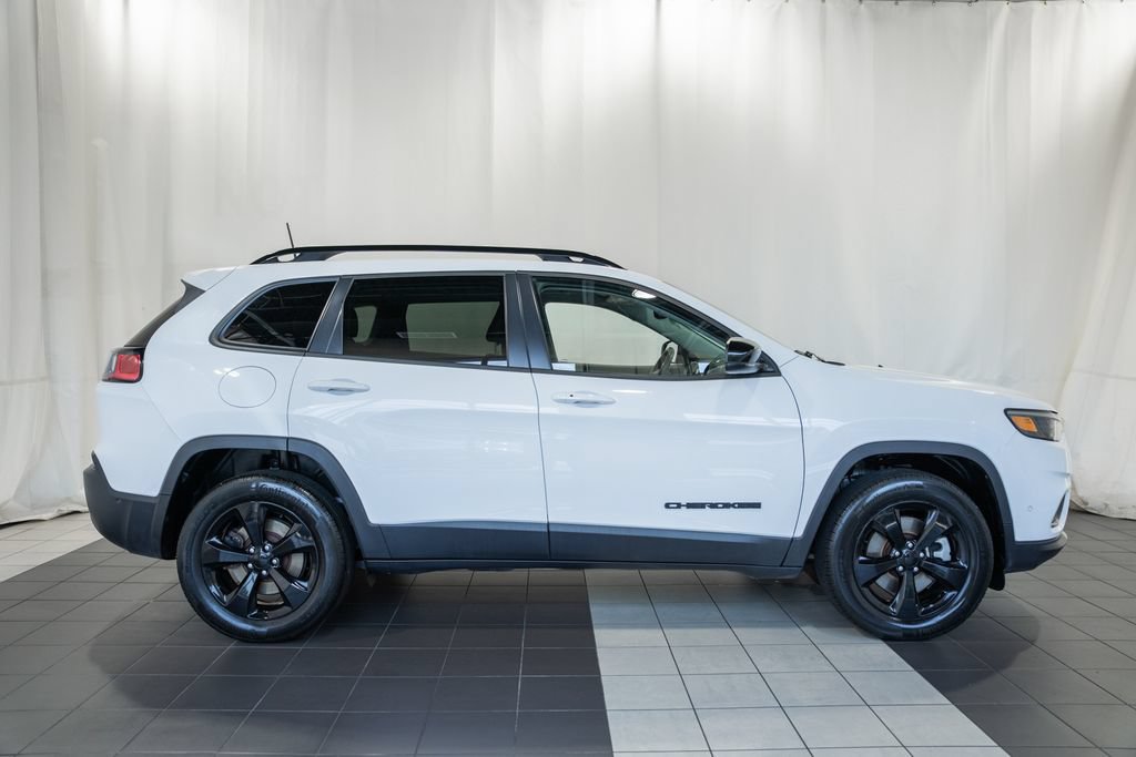 Certified 2023 Jeep Cherokee Altitude Lux AWD/4WD image 3
