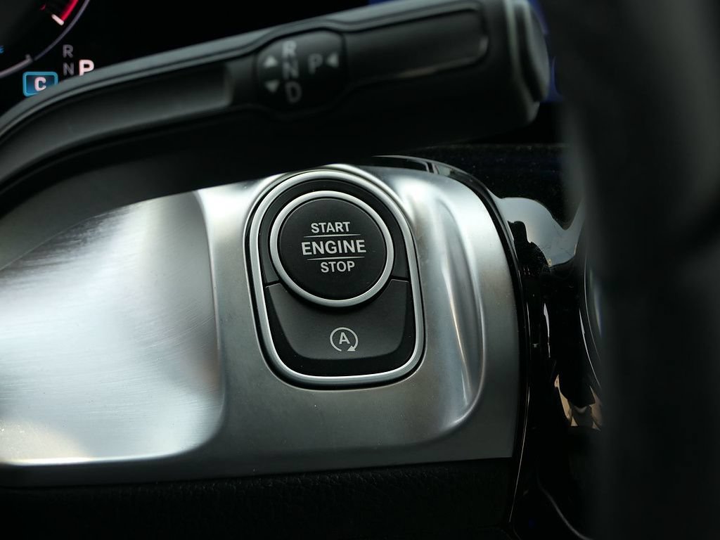 Used 2025 Mercedes-Benz GLB 250 4MATIC image 18