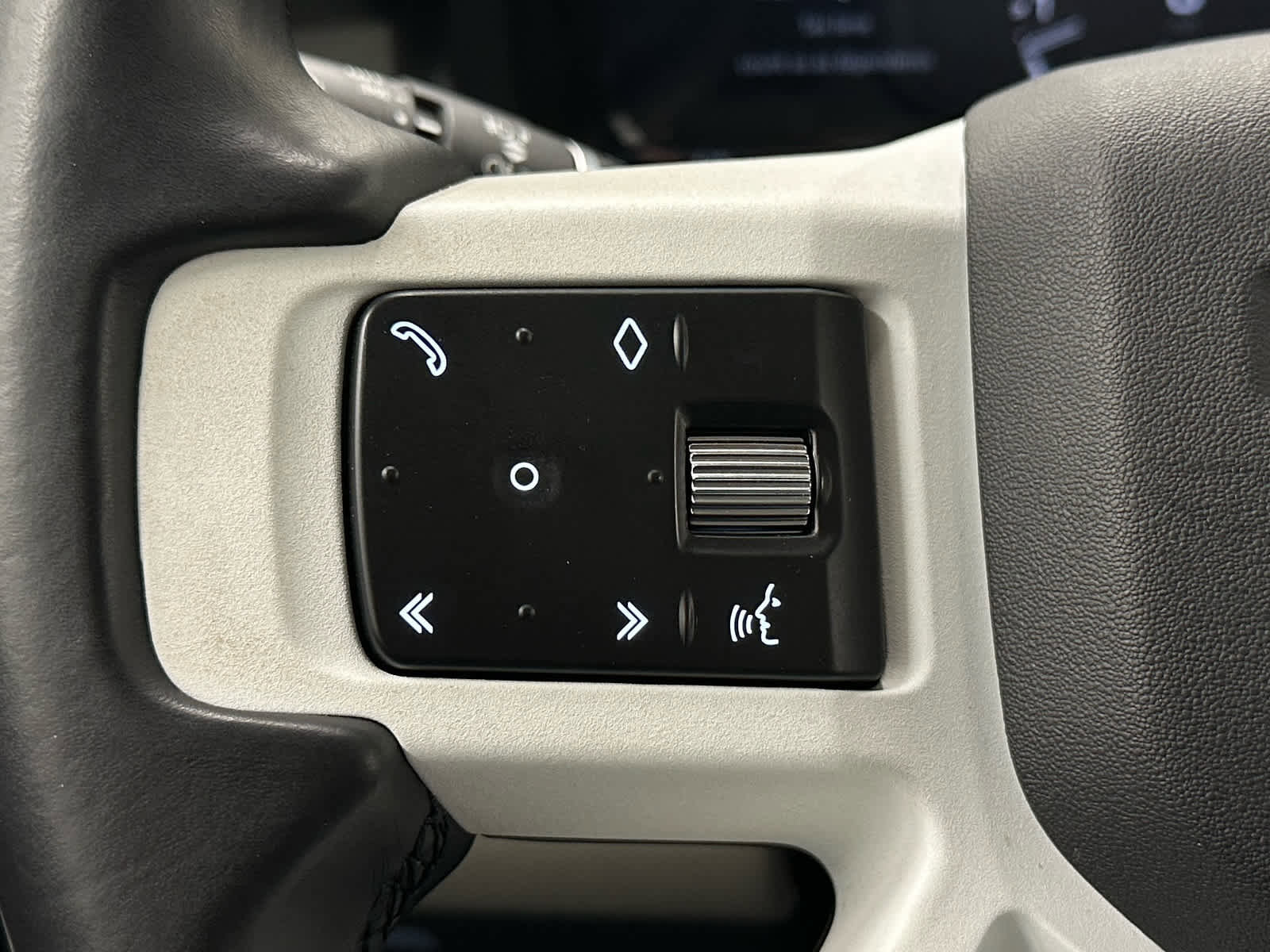 Used 2023 Land Rover Defender 110 SE AWD/4WD image 25