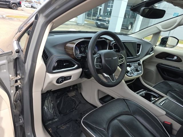 Used 2023 Chrysler Pacifica Limited FWD image 25