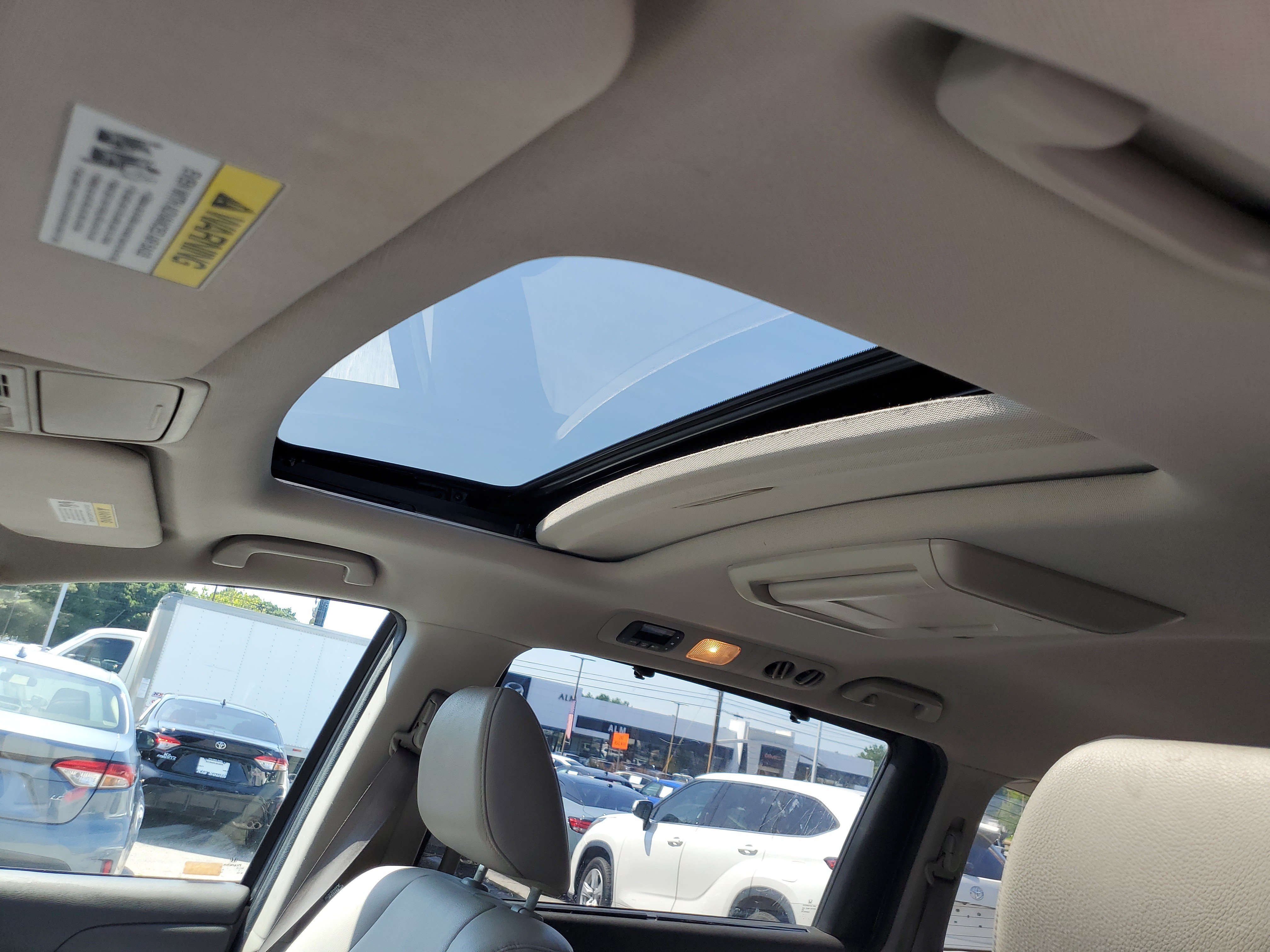 Used 2014 Honda Odyssey Touring image 18