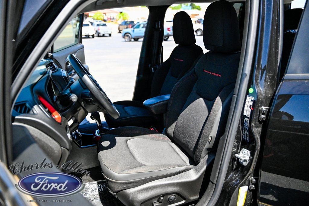 Used 2022 Jeep Renegade Trailhawk image 11