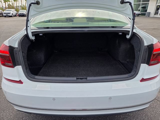 Used 2018 Volkswagen Passat 2.0T SE FWD image 13